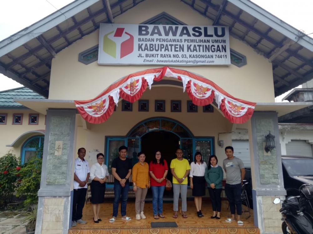 Kasubag dan Tim Asistensi Bawaslu RI Divisi Penyelesaian Sengketa didampingi Komisioner Bawaslu Provinsi Kalimantan Tengah melakukan Kunjungan ke Bawaslu Kabupaten Katingan