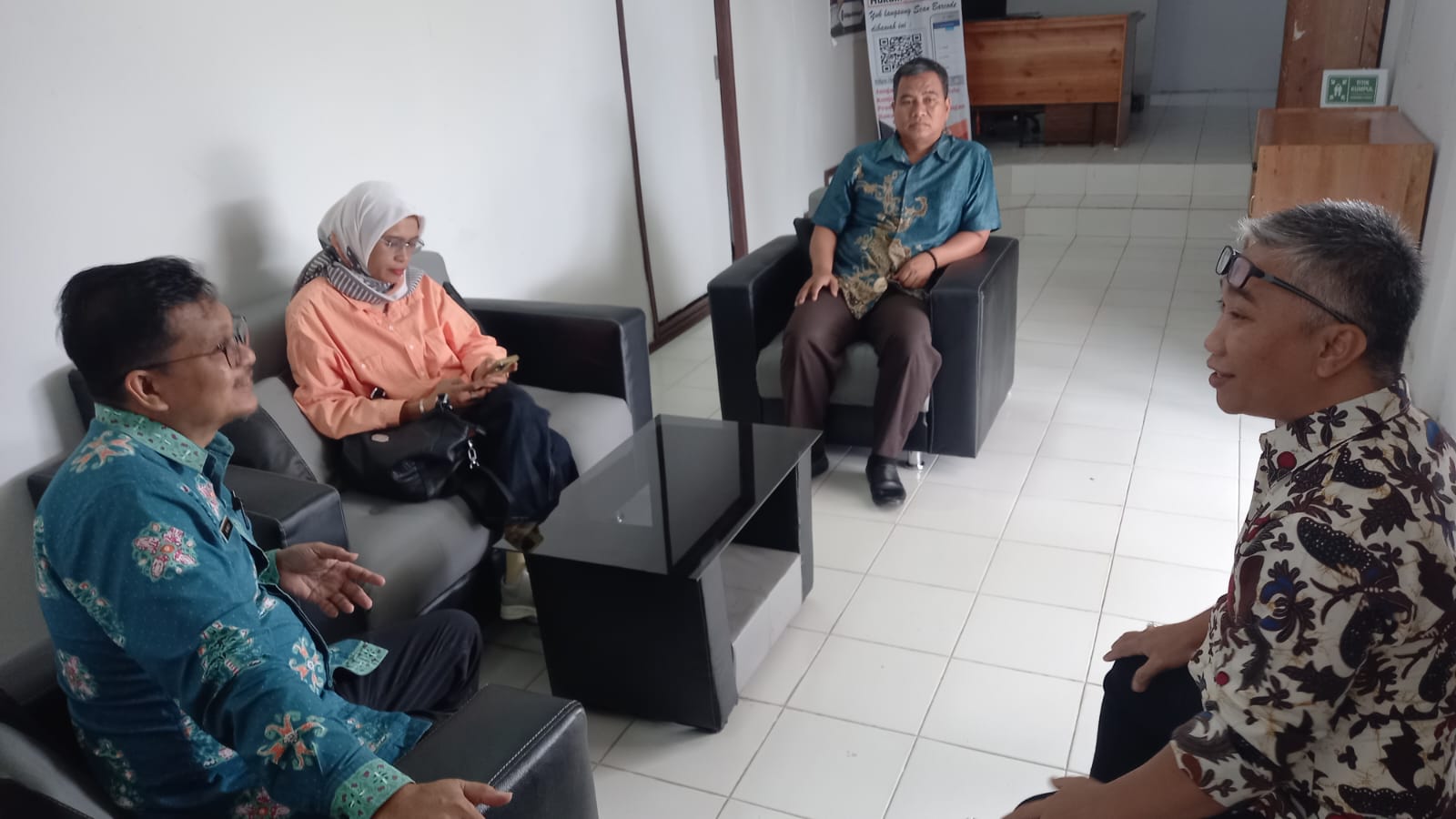 TINGKATKAN PENGELOLAAN PPID, BAWASLU KALTENG LAKUKAN EVALUASI PENGELOLAAN PPID KABUPATEN/KOTA DI BAWASLU KATINGAN 