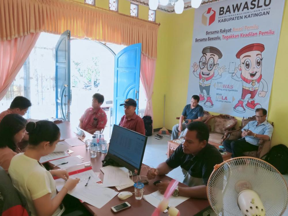 HARI KEEMPAT DAN KELIMA ADA 19 ORANG CALON ANGGOTA PANWASCAM YANG MENYERAHKAN BERKAS PENDAFTARAN