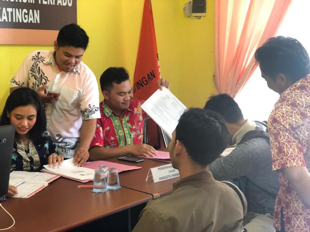 HARI KEDUA, ADA 15 ORANG CALON ANGGOTA PANWASCAM YANG MENYERAHKAN BERKAS PENDAFTARAN