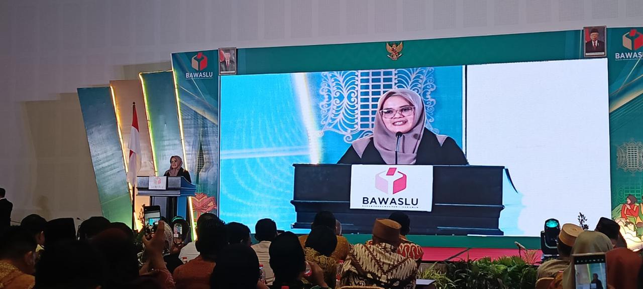 Anggota Bawaslu RI Saat Menyampaikan Sambutan dan Arahan