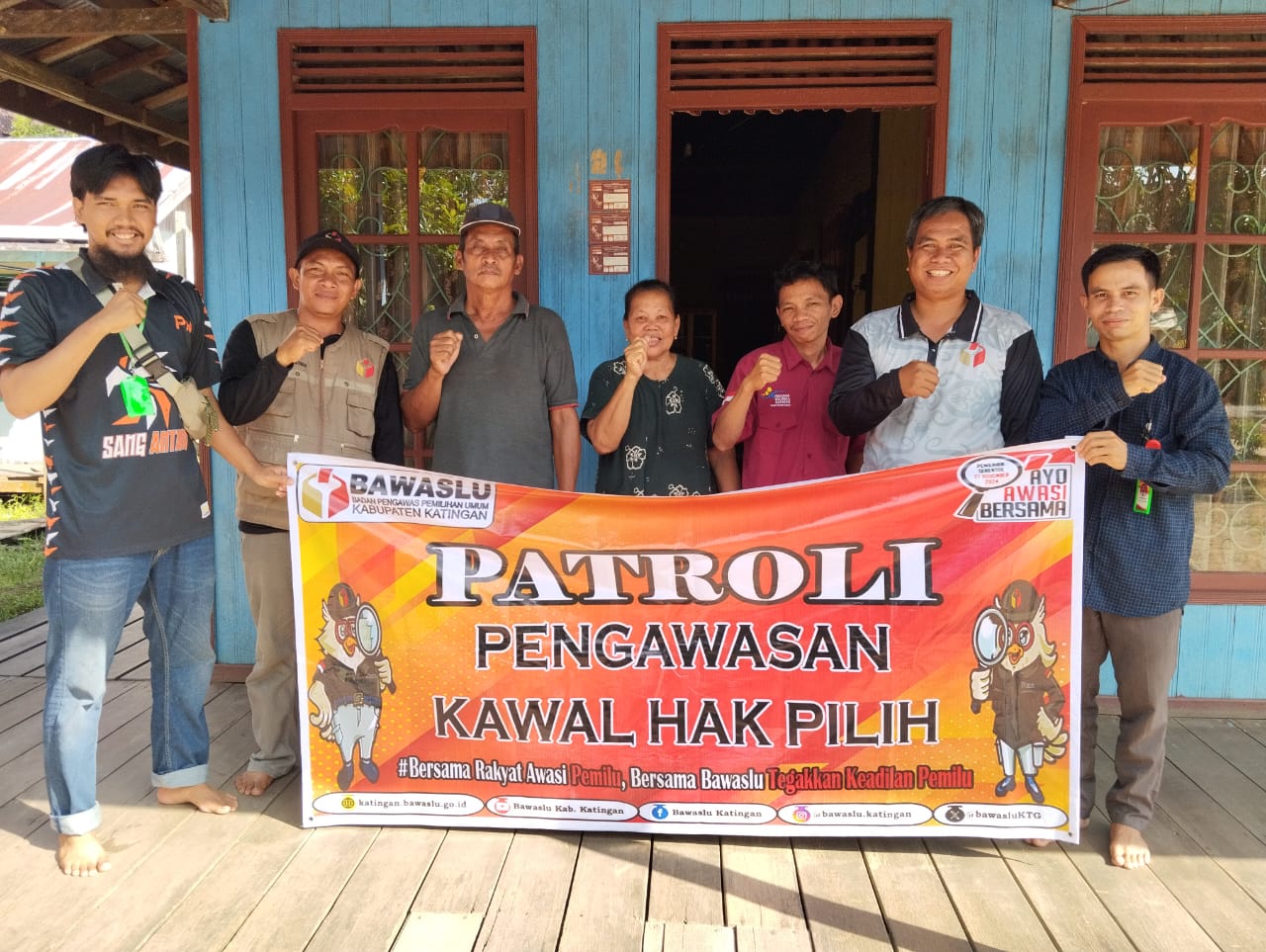 Anggota Bawaslu Kabupaten Katingan saat melakukan Pengawasan Patroli Kawal Hak Pilih di Kecamatan Katingan Tengah