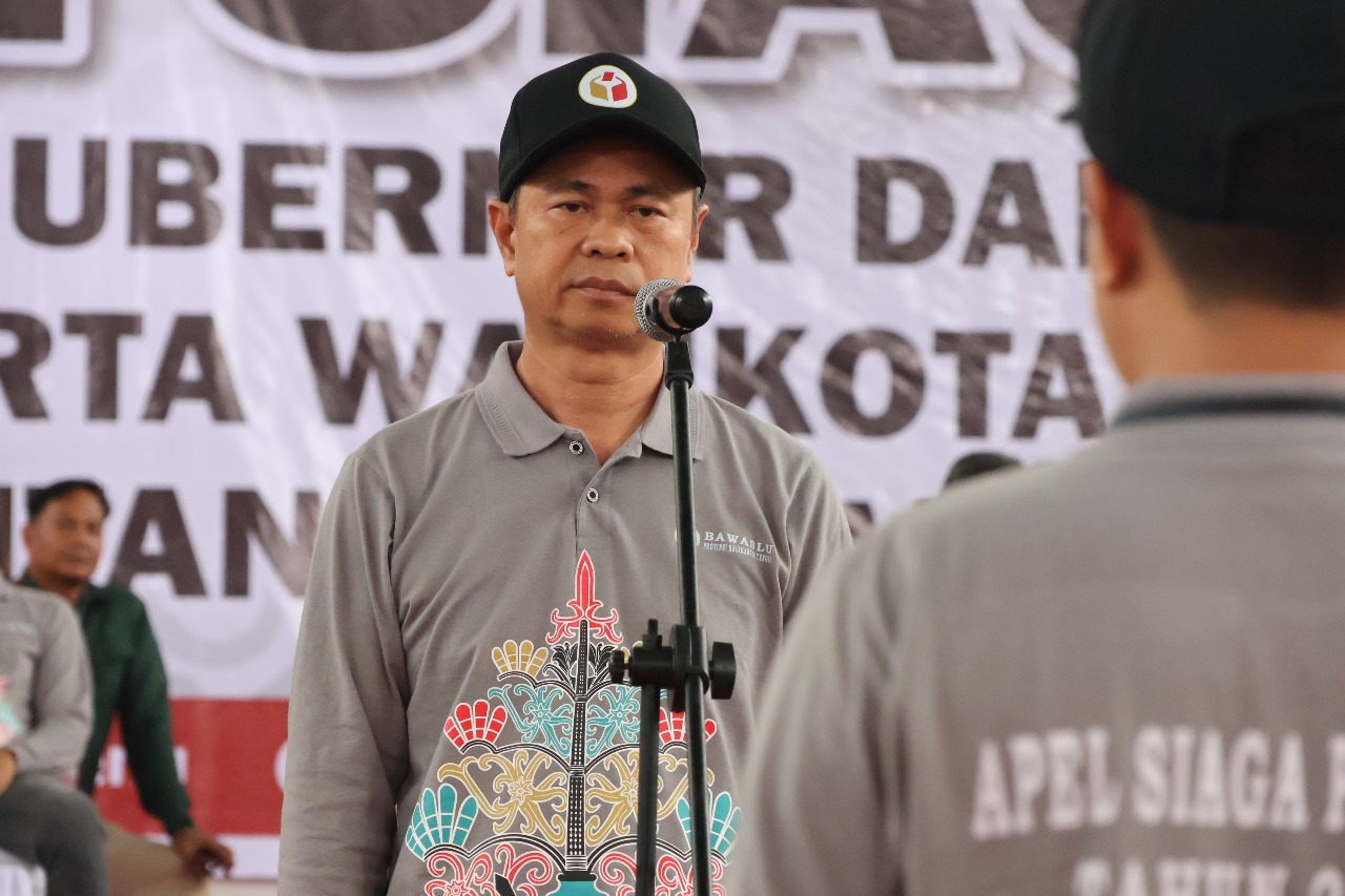Satriadi (Ketua Bawaslu Provinsi Kalimantan Tengah) saat memberikan Arahan saat Apel Siaga