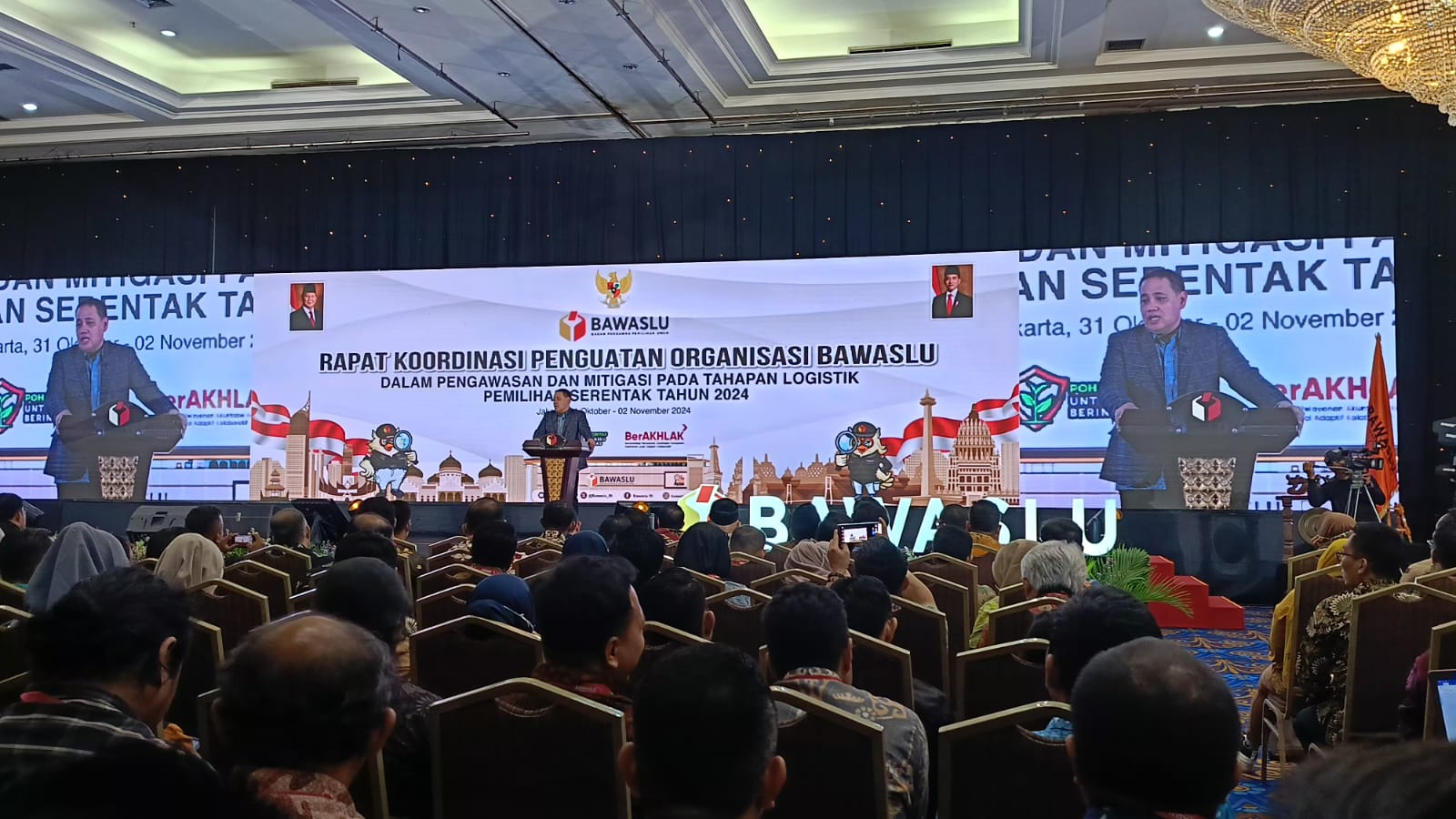 Anggota Bawaslu RI, Herwyn J.H. Malonda saat membuka kegiatan