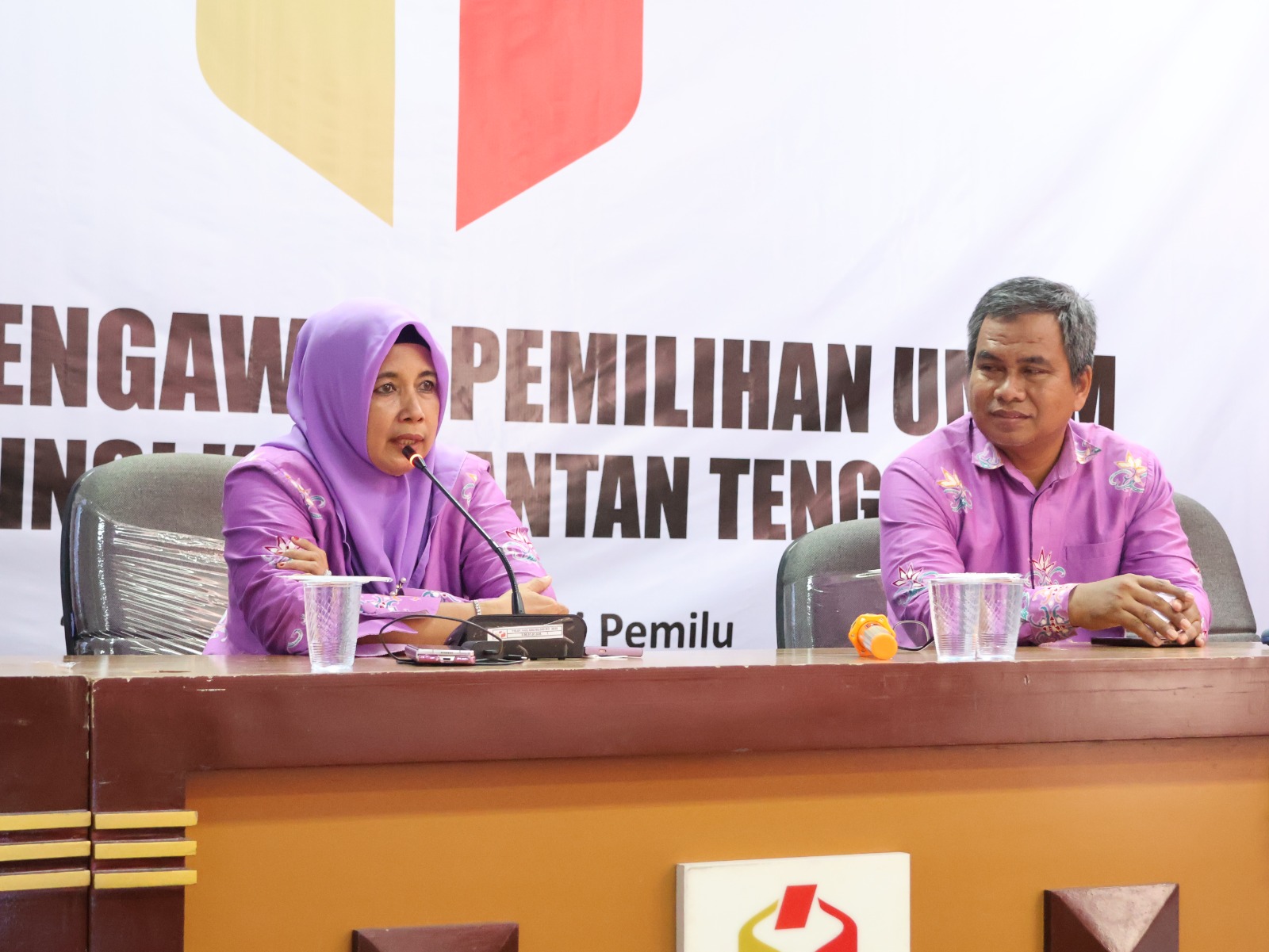 Anggota Bawaslu Katingan saat hadiri Rapat Evaluasi dan Pemberian Apresiasi Kehumasan Tahun 2025 di Bawaslu Provinsi Kalimantan Tengah