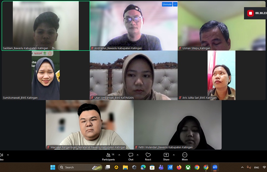 Tangkapan layar yang menampilkan suasana kegiatan rutin "Jumat Berbagi" yang dilaksanakan secara daring oleh Badan Pengawas Pemilu (Bawaslu) Kabupaten Katingan melalui platform Zoom Workplace pada Jumat, 21 Agustus 2026.