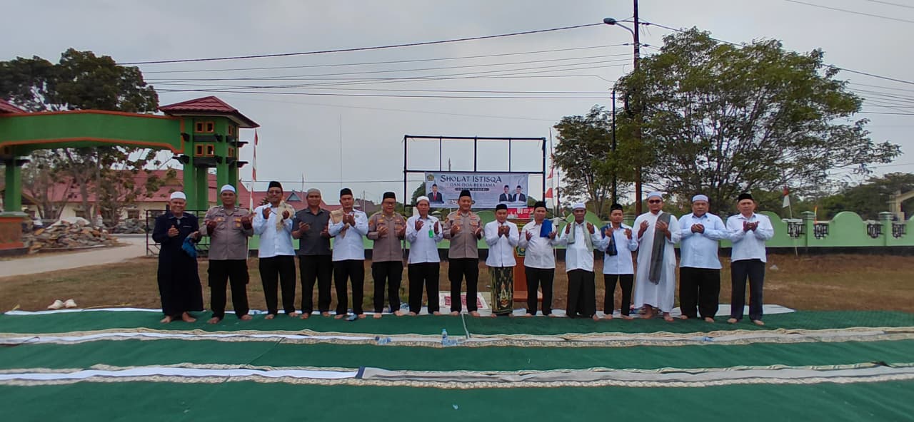 Bawaslu Katingan Hadiri Sholat Istisqa dan Doa Bersama untuk Memohon Hujan