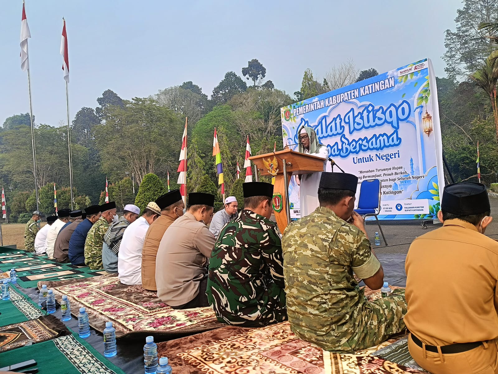 Bawaslu Kabupaten Katingan melalui Koordinator Divisi Hukum, Pencegahan, Partisipasi Masyarakat dan Hubungan Masyarakat (HP2H), Usman Sitepu, Selasa (1/9), menghadiri kegiatan Shalat Istisqa yang diselenggarakan Pemerintah Kabupaten Katingan sebagai ikhtiar bersama memohon turunnya hujan di tengah bencana kebakaran hutan dan lahan (karhutla).