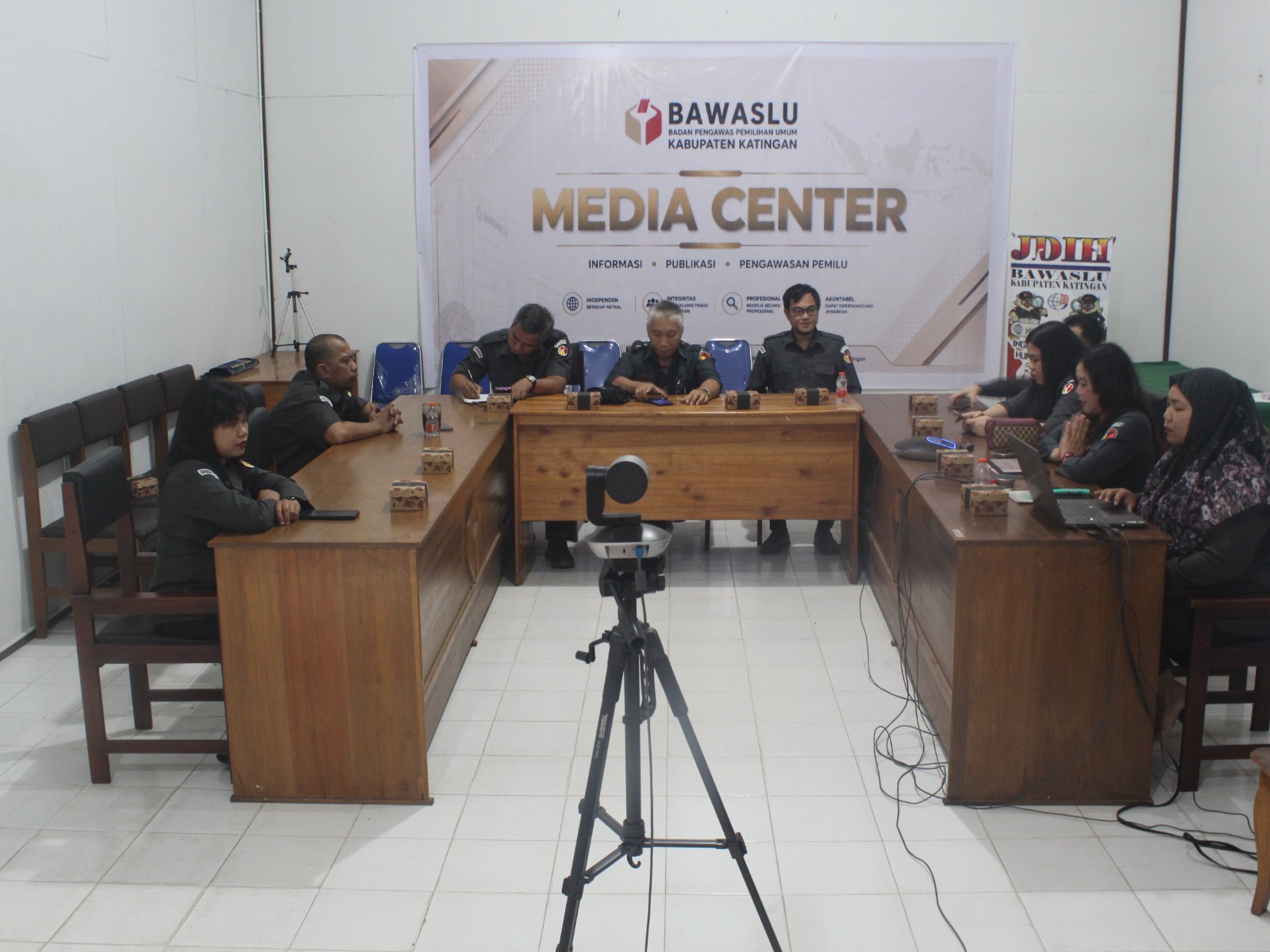 Rapat pengelolaan keuangan Bawaslu Kabupaten Katingan bersama tim pengelola keuangan Bawaslu Provinsi Kalimantan Tengah pada 27 Oktober 2026.