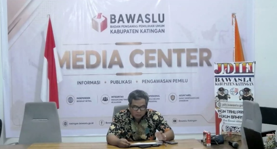 Koordinator Divisi HP2H Bawaslu Kabupaten Katingan, Usman Sitepu, saat diwawancarai oleh Humas terkait imbauan PDPB Triwulan IV Tahun 2026.