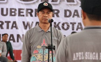 Satriadi (Ketua Bawaslu Provinsi Kalimantan Tengah) saat memberikan Arahan saat Apel Siaga