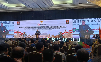 Anggota Bawaslu RI, Herwyn J.H. Malonda saat membuka kegiatan