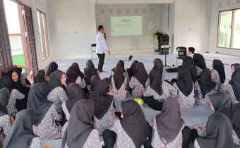 Anggota Bawaslu Katingan, Usman Sitepu saat menyampaikan materi pada kegiatan sosialisasi Pengawasan Pemutakhiran Data Pemilih Berkelanjutan