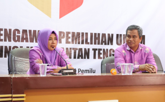 Anggota Bawaslu Katingan saat hadiri Rapat Evaluasi dan Pemberian Apresiasi Kehumasan Tahun 2025 di Bawaslu Provinsi Kalimantan Tengah