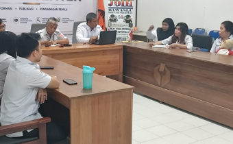 Jajaran Bawaslu Kabupaten Katingan mengikuti rapat internal dalam rangka membahas pelaksanaan dan tindak lanjut program kerja kelembagaan, Rabu (19/8/2026), di Kantor Bawaslu Kabupaten Katingan.