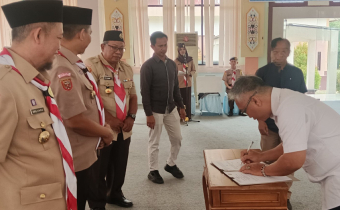 Ketua Bawaslu Kabupaten Katingan menandatangani Nota Kesepahaman (MoU) bersama Kwartir Cabang (Kwarcab) Gerakan Pramuka Kabupaten Katingan sebagai bentuk penguatan kerja sama dalam mendukung pengawasan partisipatif serta meningkatkan peran generasi muda dalam pengawasan penyelenggaraan Pemilu.