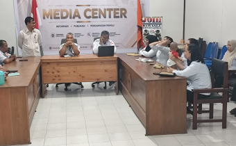 Penguatan Tata Kelola dan Fungsi Sekretariat Jadi Fokus Rapat Bawaslu Katingan KASONGAN — Bawaslu Kabupaten Katingan  memperkuat fungsi sekretariat melalui rapat pembahasan berbagai aspek internal kelembagaan,  yang digelar, Rabu (19/8),  di Ruang Rapat Bawaslu Kabupaten Katingan.  Koordinator Sekretariat Bawaslu Kabupaten Katingan, Wawan Hari Kurniawan yang memimpin langsung rapat internal, menekankan pentingnya kerja sama seluruh unsur sekretariat dalam mendukung pelaksanaan tugas kelembagaan. “Intinya ki