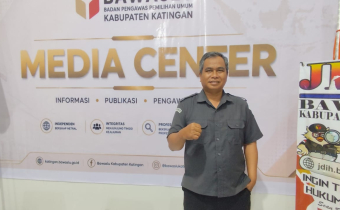 Koordinator Divisi Hukum, Pencegahan, Partisipasi Masyarakat, dan Hubungan Masyarakat (HP2H) Bawaslu Kabupaten Katingan, Usman Sitepu, memberikan keterangan terkait kesiapan peserta Pendidikan Pengawas Partisipatif (P2P). Kegiatan P2P diharapkan dapat meningkatkan pemahaman dan kapasitas peserta dalam berperan aktif melakukan pengawasan partisipatif serta mendorong keterlibatan masyarakat dalam mengawal proses demokrasi.