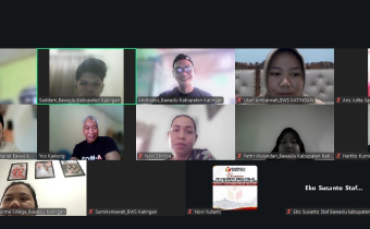 Jajaran Bawaslu Kabupaten Katingan mengikuti diskusi daring bertajuk “Bawaslu Bedah Teknis Pemberian Keterangan di Mahkamah Konstitusi” melalui Zoom Meeting. Kegiatan tersebut membahas teknis pemberian keterangan di Mahkamah Konstitusi serta penguatan pemahaman jajaran dalam mempersiapkan fakta, dokumen, dan bukti hasil pengawasan.