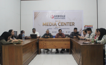 Rapat internal Bawaslu Kabupaten Katingan membahas penataan tugas, koordinasi, administrasi, dan tindak lanjut kebijakan penugasan PPPK, Kamis (8/10/2026).