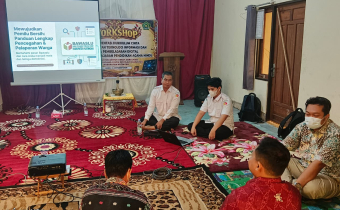 Koordiv HP2H Bawaslu Kabupaten Katingan di dampingi staf saat menjadi narasumber Dalam Kegiatan Yang Di Laksanakan Oleh Seksi Bimbingan Masyarakat Hindu Kantor Kementrian Agama Kabupaten Katingan Kegiatan Pertemuan Guru Agama Hindu Jenjang SD se- Kabupaten Katingan