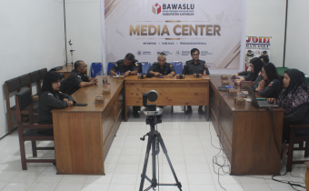 Rapat pengelolaan keuangan Bawaslu Kabupaten Katingan bersama tim pengelola keuangan Bawaslu Provinsi Kalimantan Tengah pada 27 Oktober 2026.